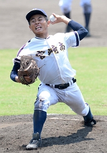 【写真】【２回戦・宮崎南-日南振徳】７回途中から好救援をみせた宮崎南の宮森＝サンマリン