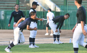 【写真】打撃やダッシュを中心に調整した聖心ウルスラナイン＝兵庫県伊丹市伊丹スポーツセンター