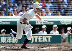 【写真】【２回戦・常葉大菊川（静岡）－日南学園】１回表日南学園無死、右前打を放つ中原