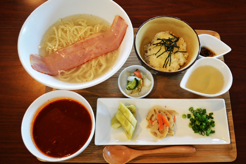 とまとうどん（茶漬け）セット/とまとうどんとお食事　花の飯屋